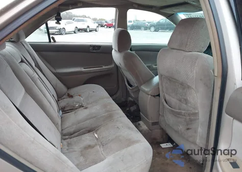 2004 Toyota Camry Le z USA, uszkodzony, nr VIN 4T1BE32K64U359664